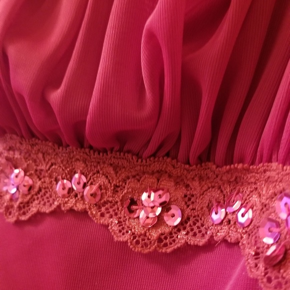 Red short dress - Picture 2 of 4